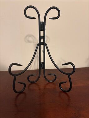 Black Scroll Metal Display Easel Stand